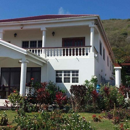 Fern Tree Bed And Breakfast Frigate Bay Bagian luar foto